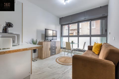 TV and multimedia, Kitchen or kitchenette, Living room, Seating area, minibar, oven, pet friendly, stove