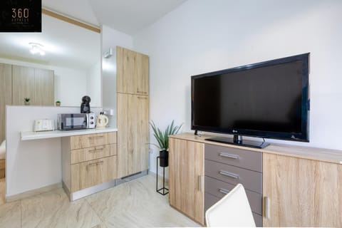 Communal lounge/ TV room, TV and multimedia, Coffee/tea facilities, Kitchen or kitchenette, Evening entertainment, minibar, oven