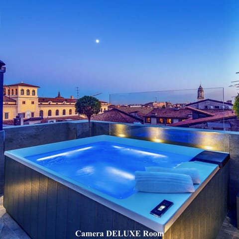 Night, Natural landscape, Hot Tub, View (from property/room), Balcony/Terrace, City view, Pool view, Swimming pool, Open Air Bath
