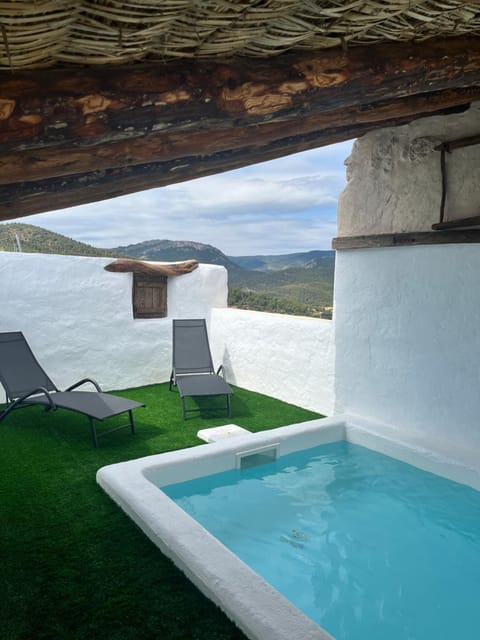 Day, Natural landscape, Mountain view, Pool view, Swimming pool, sunbed