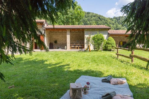 Property building, Day, Natural landscape, Garden, Garden view