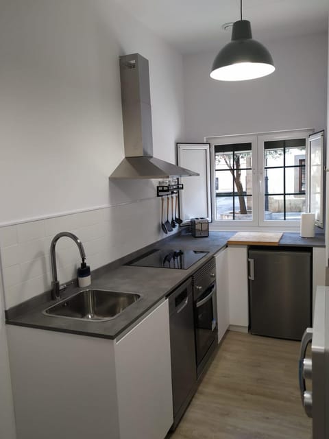 Kitchen or kitchenette, dishwasher, pet friendly, stove