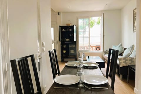 Cosy Town house with its beautiful terrace House in Deauville