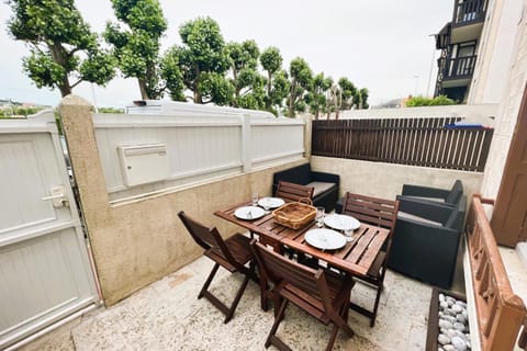 Cosy Town house with its beautiful terrace House in Deauville