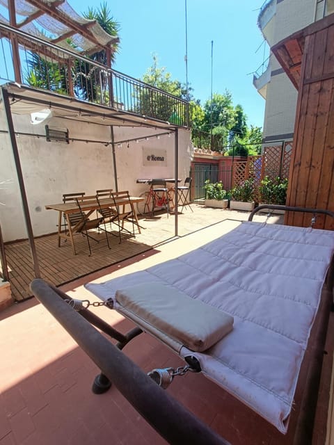 Balcony/Terrace, sunbed