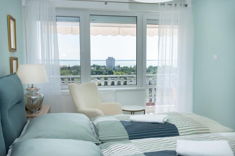 View (from property/room), Balcony/Terrace, Bedroom
