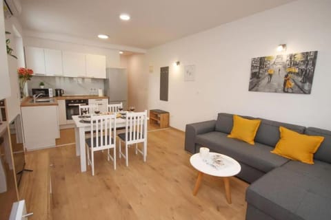 Living room, Dining area, kitchen