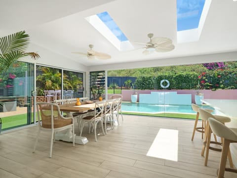 Dining area, Swimming pool