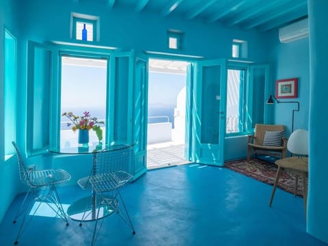 View (from property/room), Seating area, Dining area, Sea view