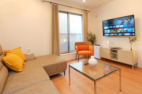 TV and multimedia, Living room, Seating area, Evening entertainment