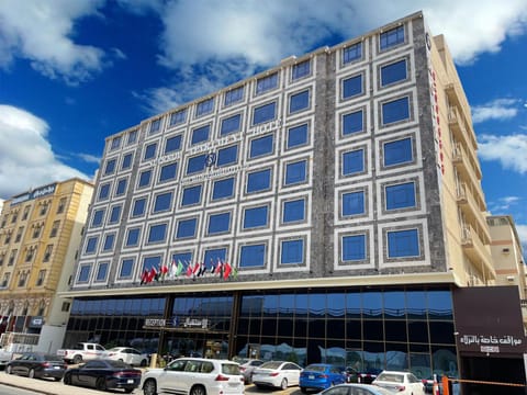 Facade/entrance, Day