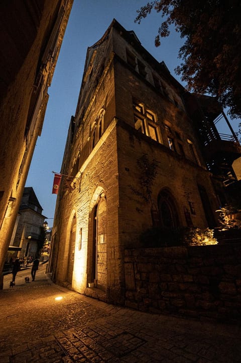 Property building, Night