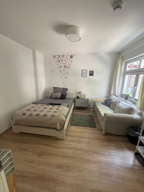 Bed, Photo of the whole room, Seating area, Bedroom