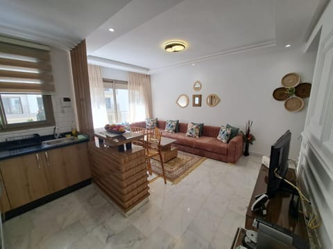 TV and multimedia, Kitchen or kitchenette, Living room, Seating area, Dining area
