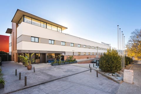 Property building, Facade/entrance, Day