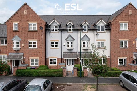 4 Bedroom Townhouse 10mins walk from Shrewsbury Town Centre with Parking House in Shrewsbury