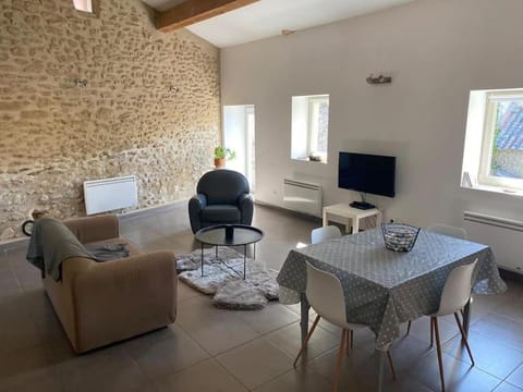 Communal lounge/ TV room, TV and multimedia, Living room, Seating area, Dining area, Evening entertainment