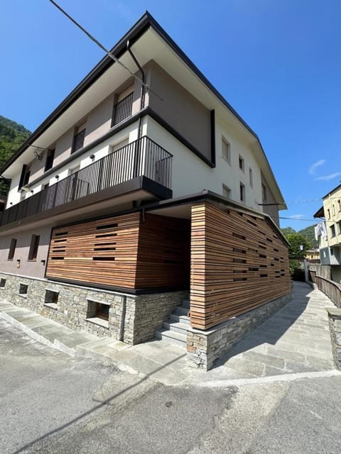 Property building, Day, Street view
