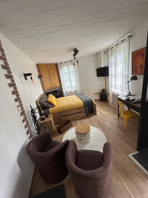 Seating area, Bedroom