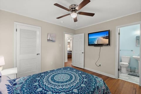 Cozy Home Across from Base, Close to Airport & Beaches House in North Charleston