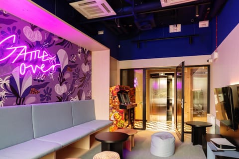 Game Room, Evening entertainment, Entertainment