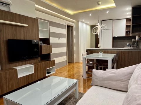 TV and multimedia, Living room, Seating area, Dining area, air conditioner