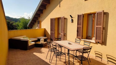 Balcony/Terrace, Mountain view