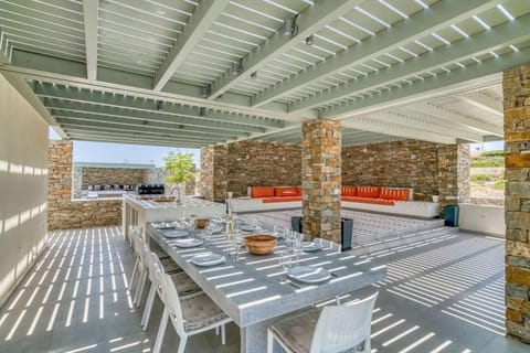 Patio, Day, Living room, Seating area, Dining area