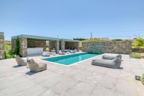 Day, Garden, Seating area, Pool view, Swimming pool, sunbed