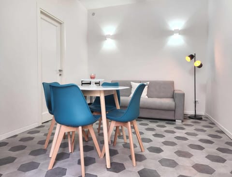 Bed, Living room, Dining area, Bedroom