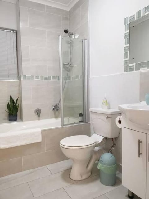 Shower, Toilet, Bathroom, Bath