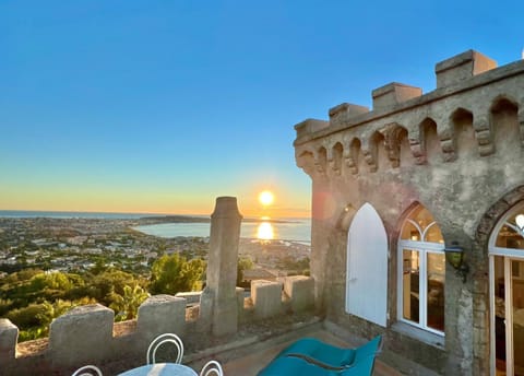 Nearby landmark, Day, Natural landscape, View (from property/room), Balcony/Terrace, Landmark view, Sea view, Sunrise, Sunset