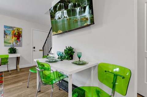 The Worthington - 3 BR 2 5 Bath and Parking Apartment in Ohio