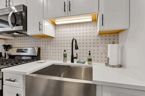 The Worthington - 3 BR 2 5 Bath and Parking Apartment in Ohio