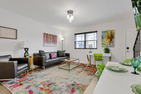 The Worthington - 3 BR 2 5 Bath and Parking Apartment in Ohio