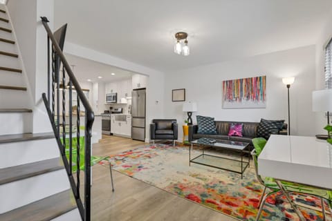 The Worthington - 3 BR 2 5 Bath and Parking Apartment in Ohio