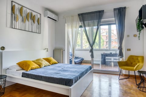 Bed, Living room, Seating area