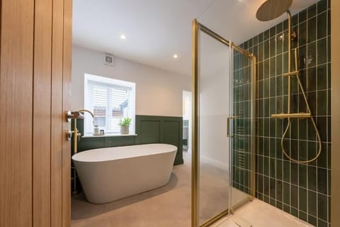 Stylish, comfortable, convenient! House in Wales