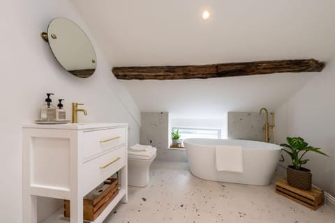 Stylish, comfortable, convenient! House in Wales