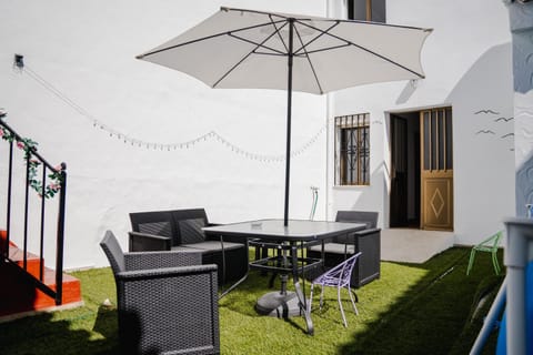 Property building, Patio, Garden, Balcony/Terrace, Garden view