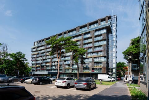 Property building, Day, City view, Location