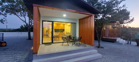 Property building, Patio, Balcony/Terrace, Dining area