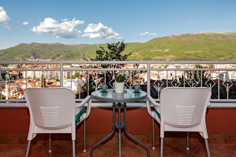 Natural landscape, Balcony/Terrace, City view