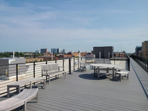 520 Neil Heart of Downtown Champaign Apartment in Champaign