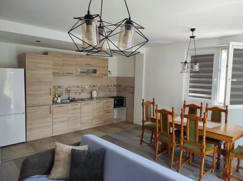 Kitchen or kitchenette, Living room, Seating area, Dining area, pet friendly