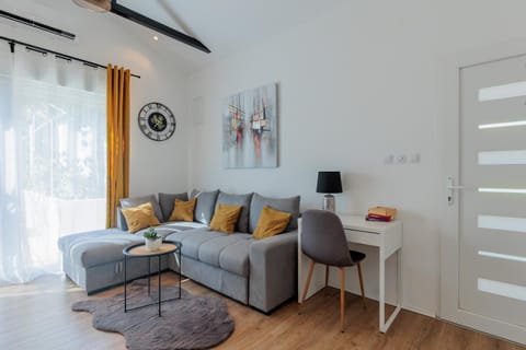 Sunny flower Apartment in Zadar