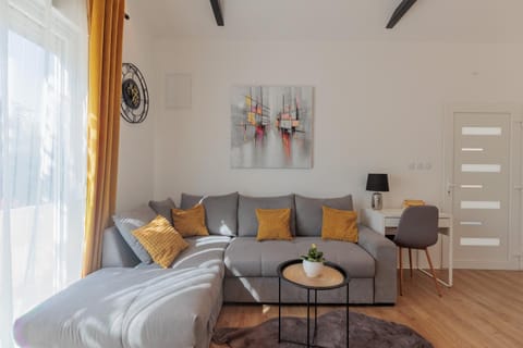Sunny flower Apartment in Zadar