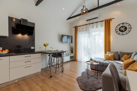 Sunny flower Apartment in Zadar