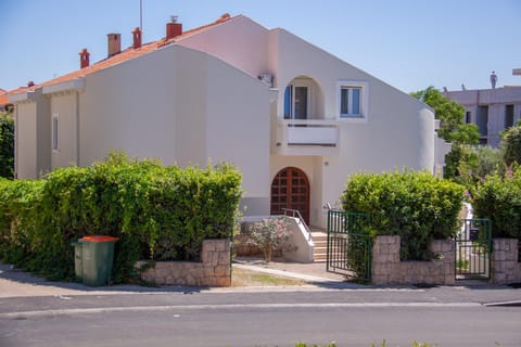 Property building, Day