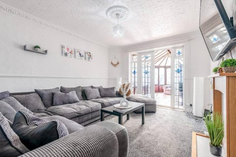Communal lounge/ TV room, Living room